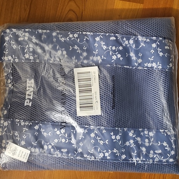 VS PINK MESH FLORAL TOTE 2025 - Picture 4 of 8